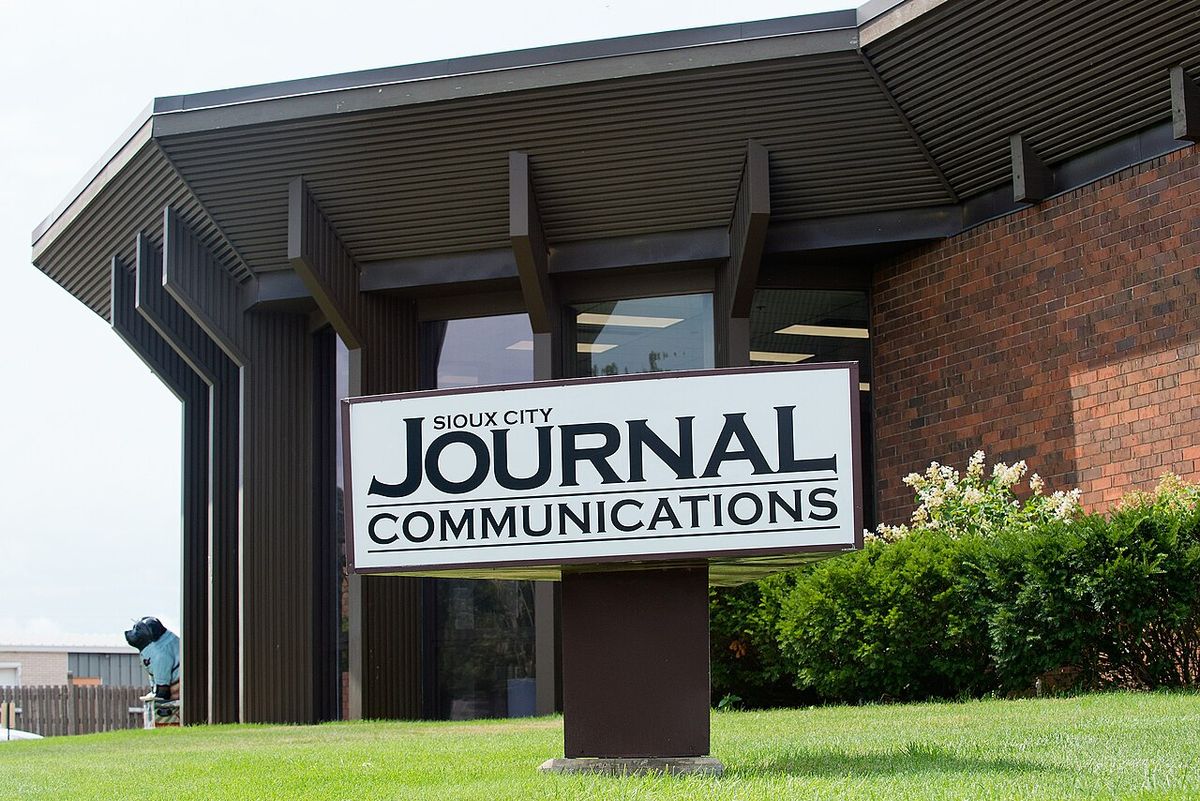 Bright object observed over Sioux City, Iowa near SAC operations (1961)