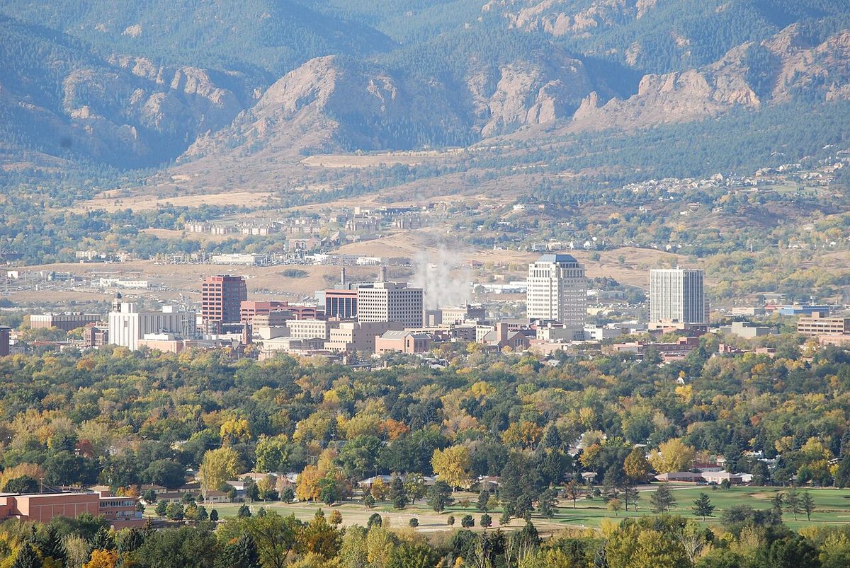 Bright object observed over Colorado Springs — future home of NORAD and the Air Force Academy (1952)